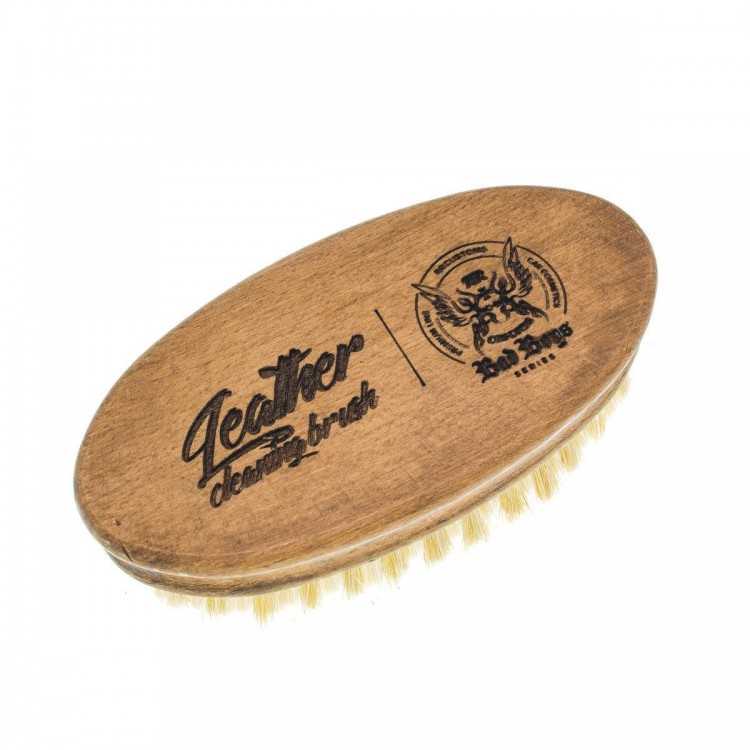 Leather Cleaning Brush – Brosse ovale en bois naturel avec poils crème doux et logo gravé, pour soin délicat du cuir | Soin Cuir | miio Store