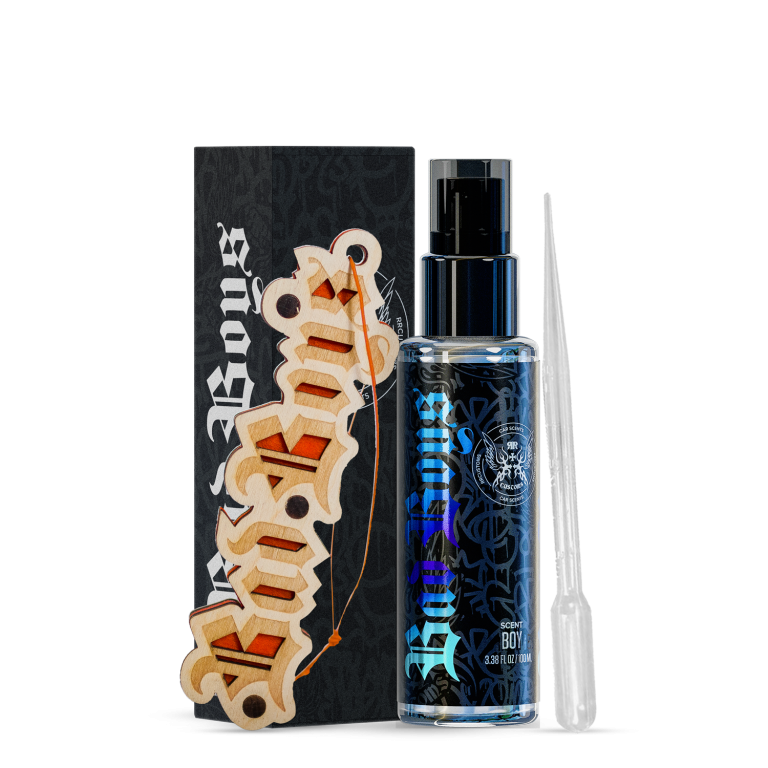 BadBoys Scents Spray Ambientador – Frasco de vidrio slim con etiqueta azul y bomba, caja negra Bad Boys, variante 3 | Accesorios Auto | miio Store