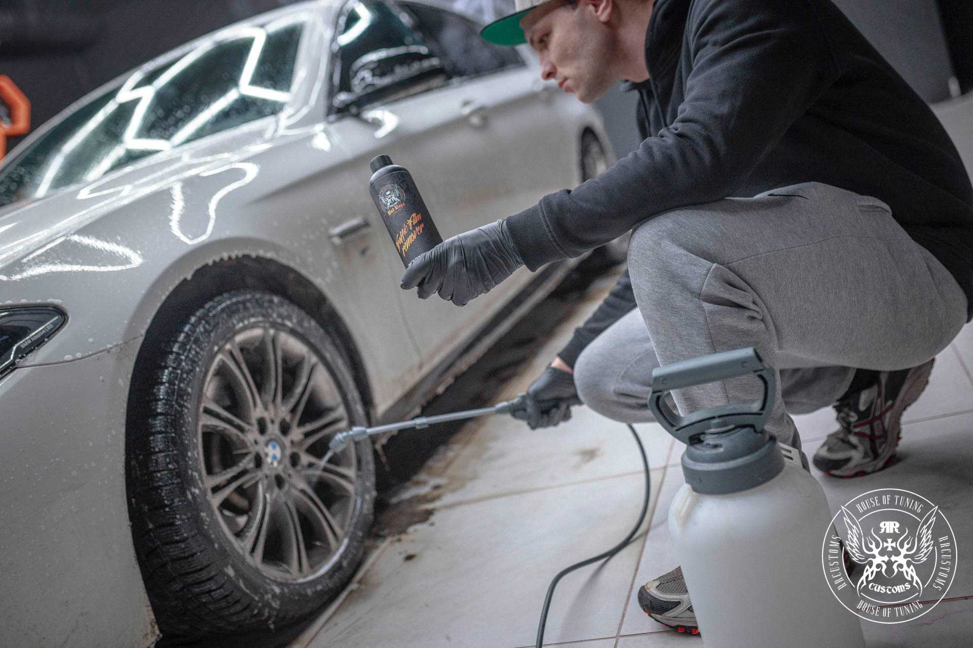 Traffic Film Remover 500ml – Lifestyle shot | Car Care – Washing | miio Store