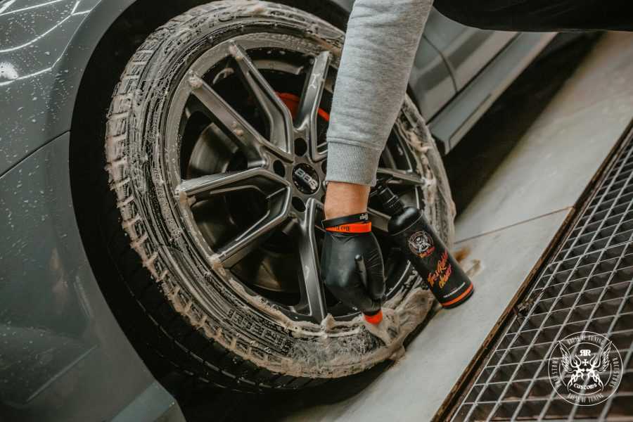 Tire & Rubber Cleaner 500ml – Photo lifestyle | Entretien Auto – Pneus | miio Store