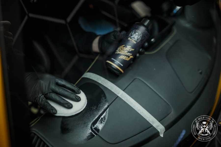 Leather Conditioner MATT 150ml – En uso | Car Care – Cuero | miio Store