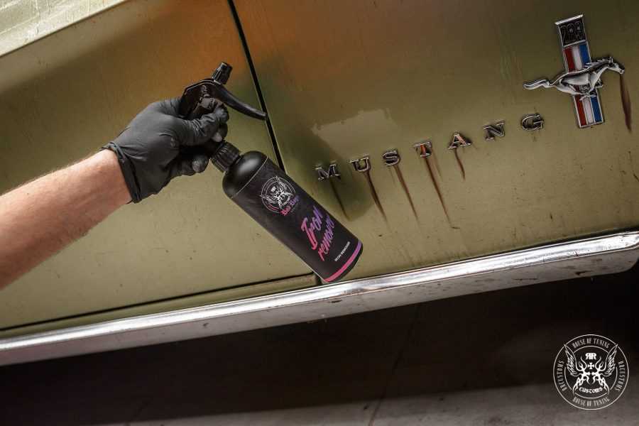 Application de l'Iron Remover sur la peinture pour dissoudre la contamination ferreuse